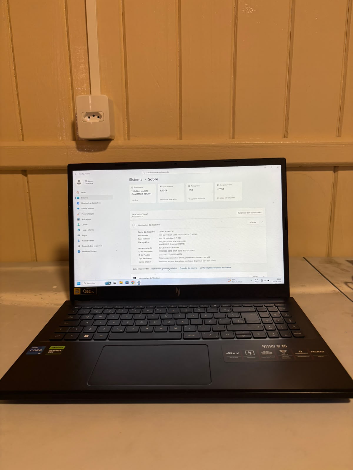Acer Nitro V15 com Windows aberto na tela de informações do sistema