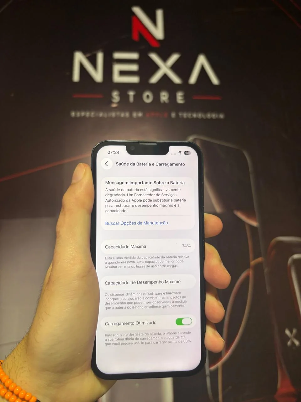 iPhone 13 — saúde da bateria mostrando 74% de capacidade máxima