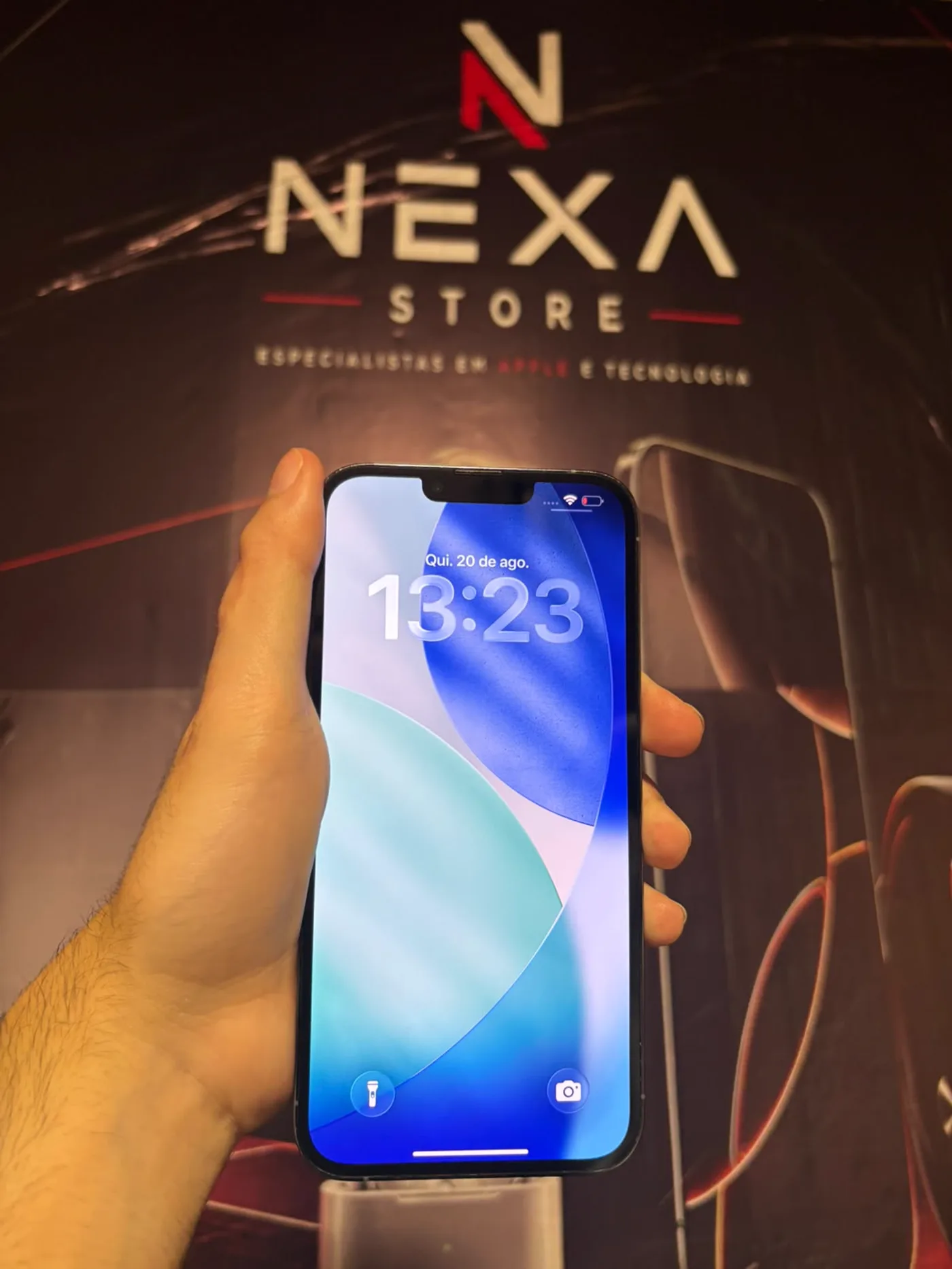 iPhone 13 Pro Max Azul Sierra — frente do aparelho com a tela ligada