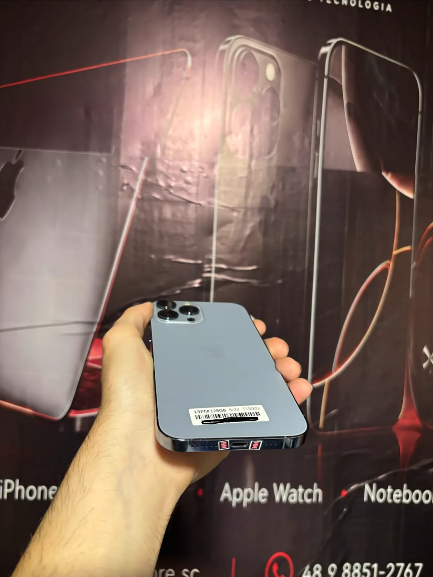 iPhone 13 Pro Max Azul Sierra — traseira em outro ângulo