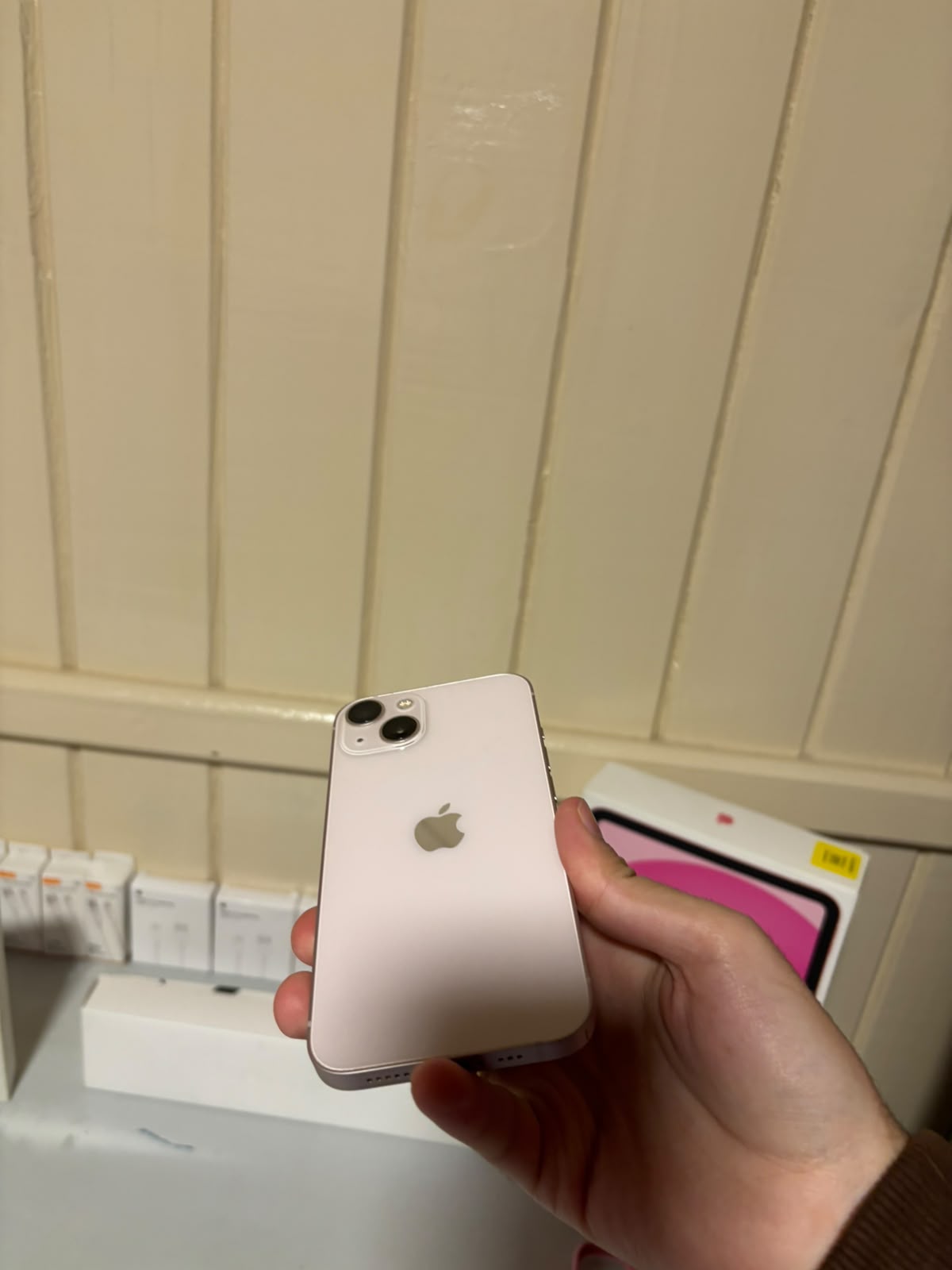 iPhone 13 128 GB Rosa — lateral e módulo de câmeras