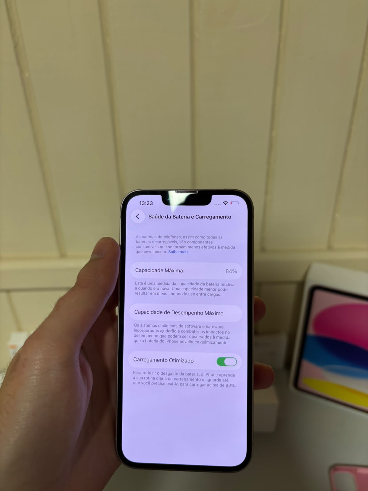 iPhone 13 — saúde da bateria em 84%