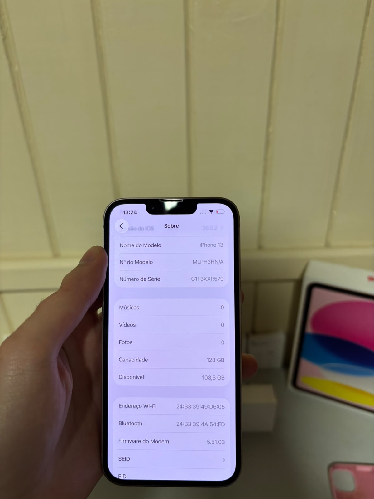 iPhone 13 — tela de informações do aparelho com 128 GB