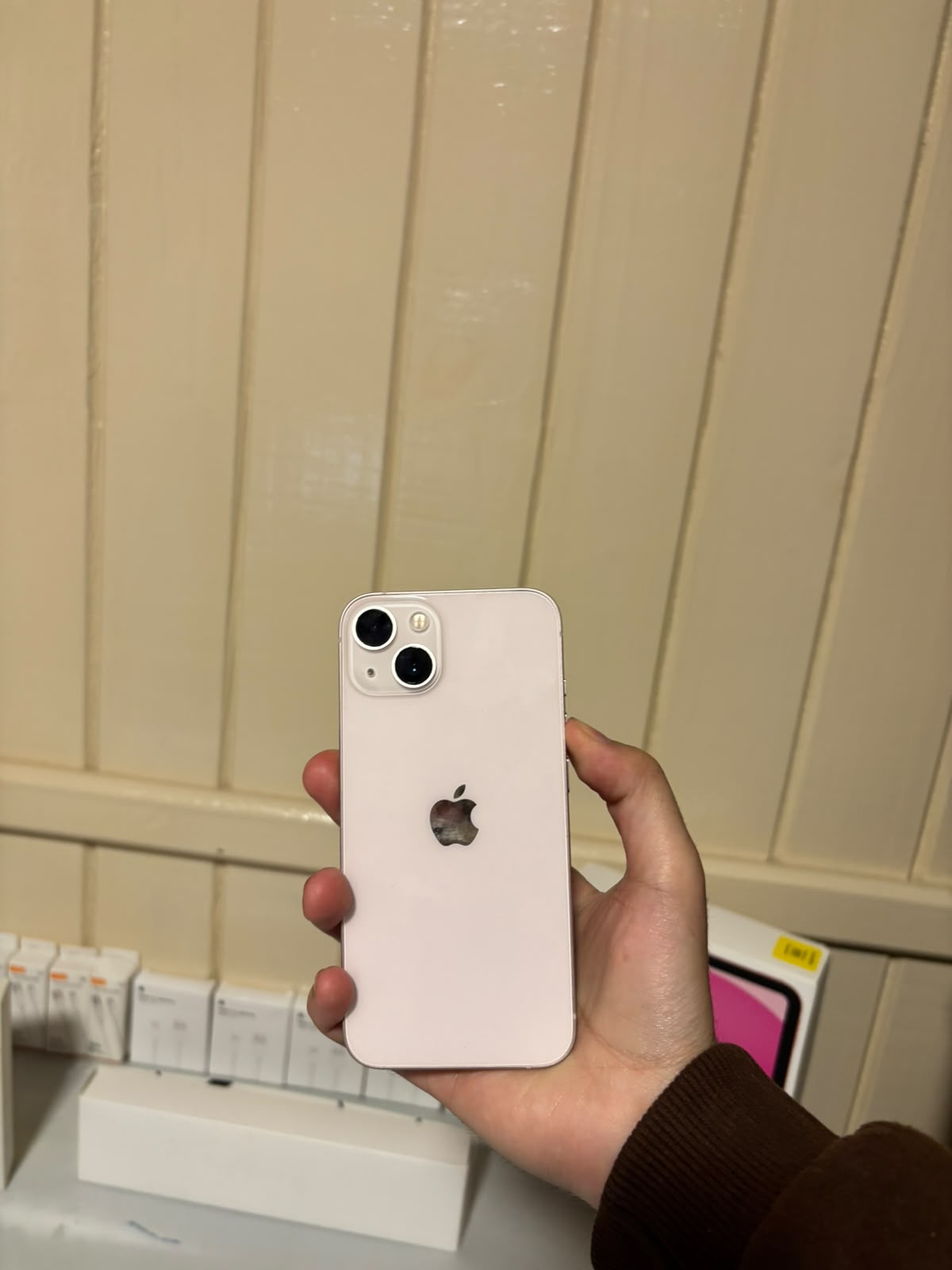 iPhone 13 128 GB Rosa — traseira do aparelho