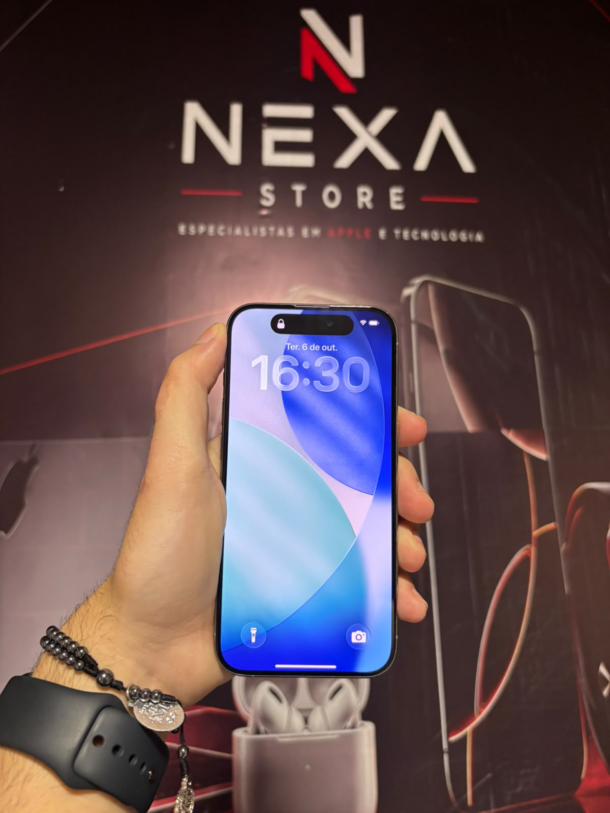 iPhone 15 Pro — tela ligada