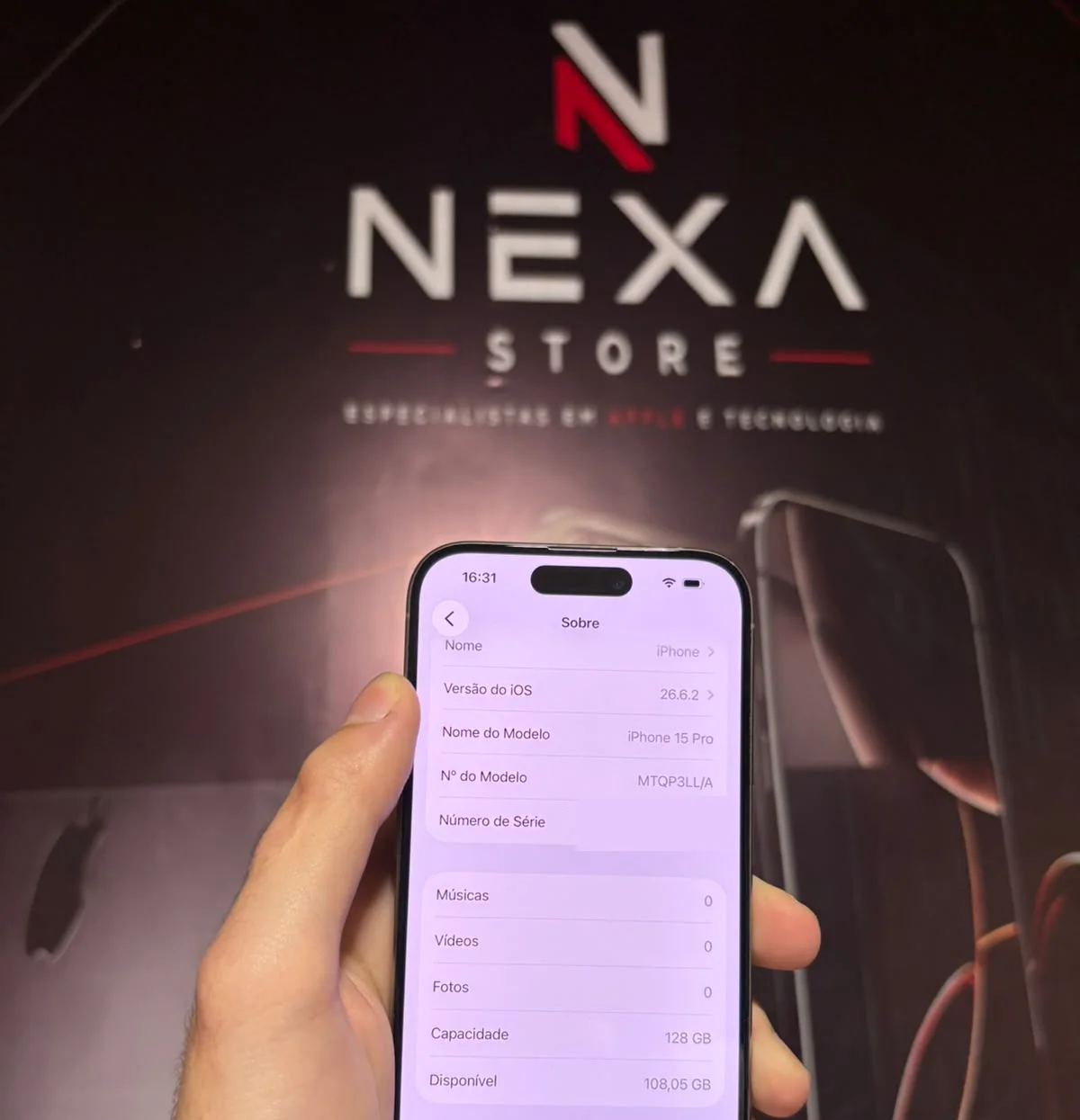 iPhone 15 Pro — tela Sobre com modelo e 128 GB, sem identificadores
