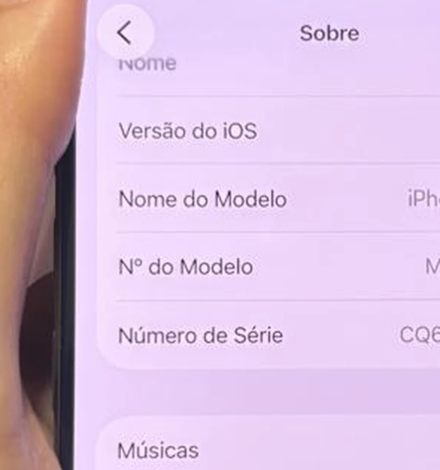 iPhone 15 Pro — tela Sobre com modelo e capacidade, sem identificadores visíveis