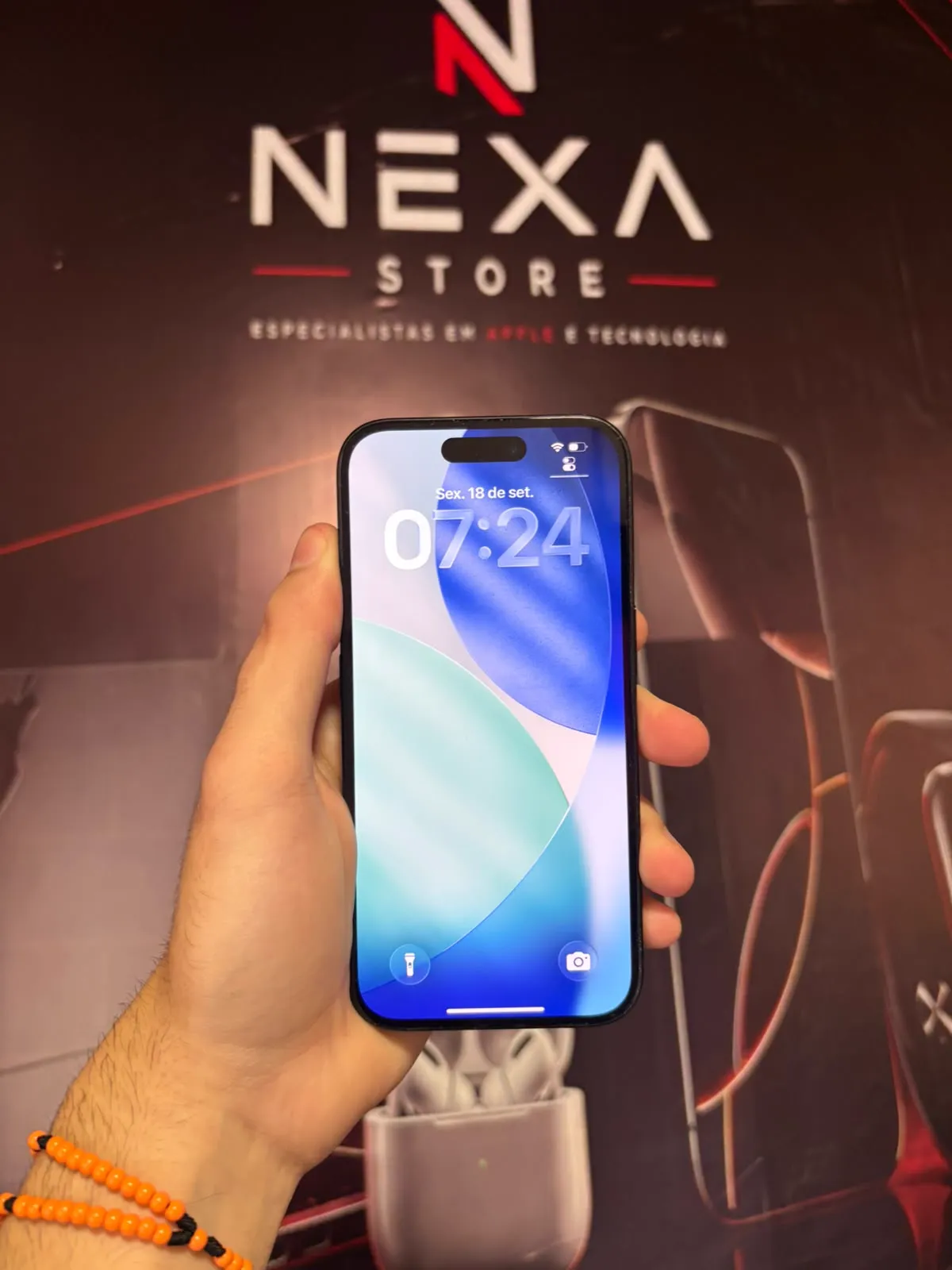 iPhone 16 128 GB Preto — frente do aparelho com a tela ligada